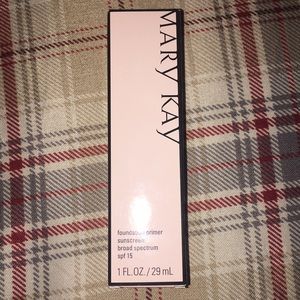 Foundation primer sunscreen broad spectrum spf15